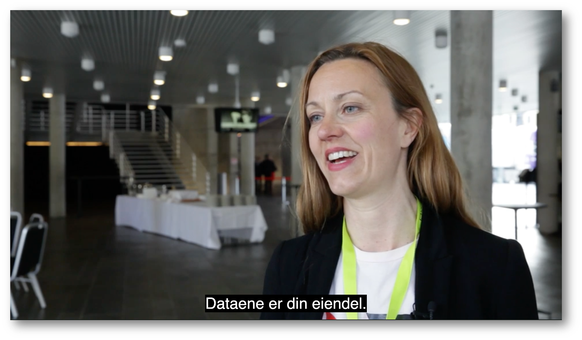 kvinne som blir intervjuet og sitert på at "dataene er din eiendel"